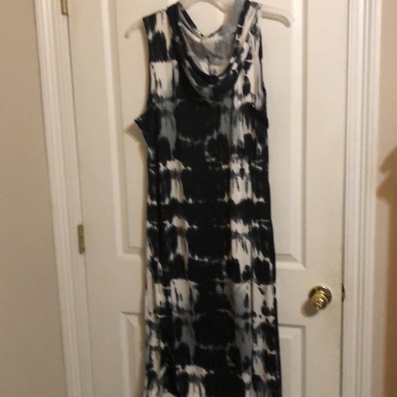 Sleeveless hooded maxi dress - Picture 3 of 8